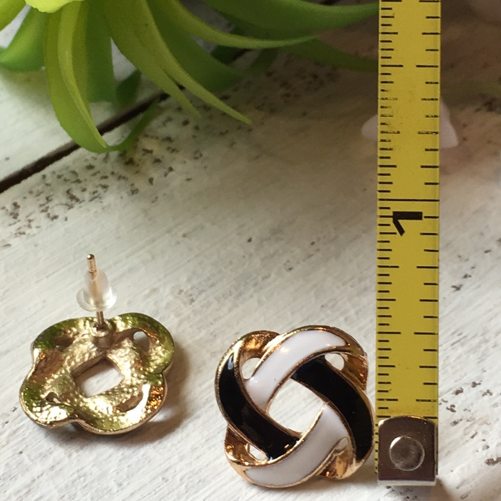 BLACK AND WHITE SWIRL EARRINGS (E5) - Picture 6 of 8